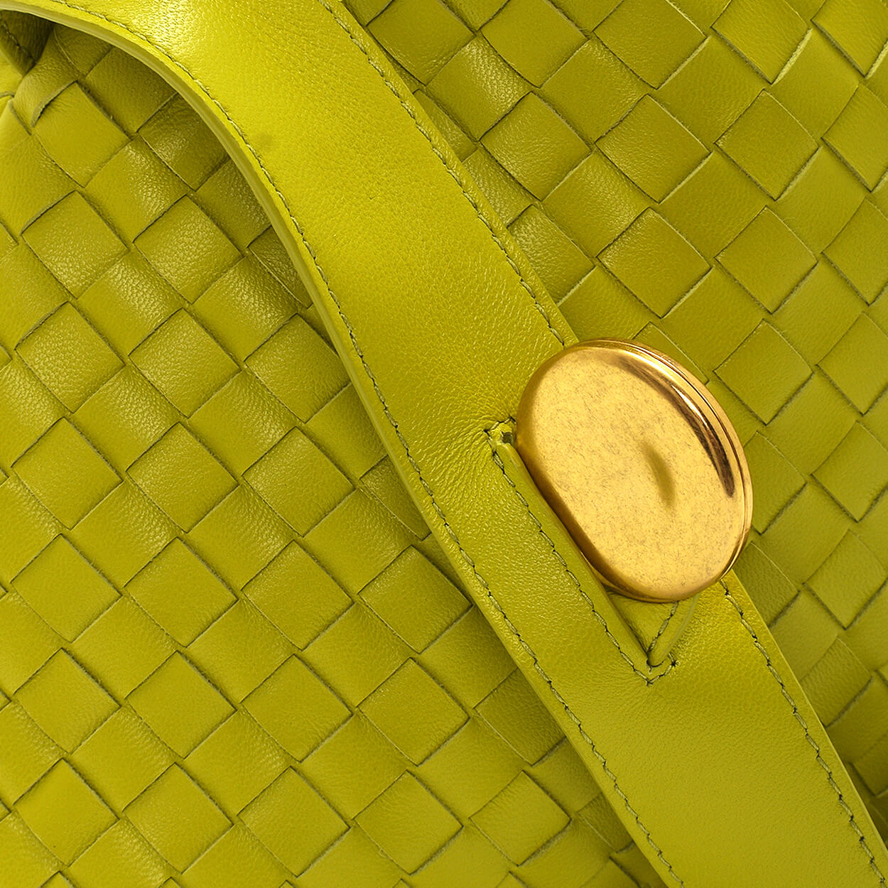 Bottega Veneta - Green Intrecciato Leather BV Fold Shoulder Bag